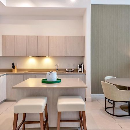 203-1Br/1Ba At The Beach Gem! Lux Amenities! Hollywood Eksteriør billede