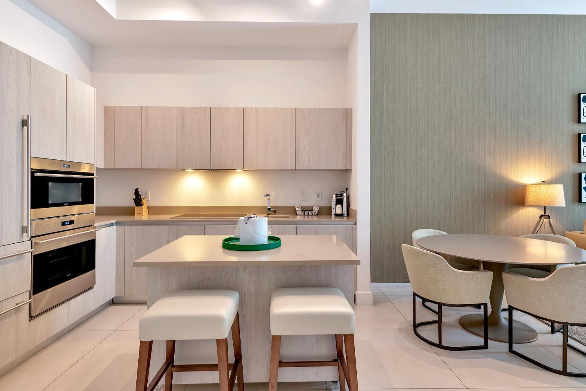 203-1Br/1Ba At The Beach Gem! Lux Amenities! Hollywood Eksteriør billede