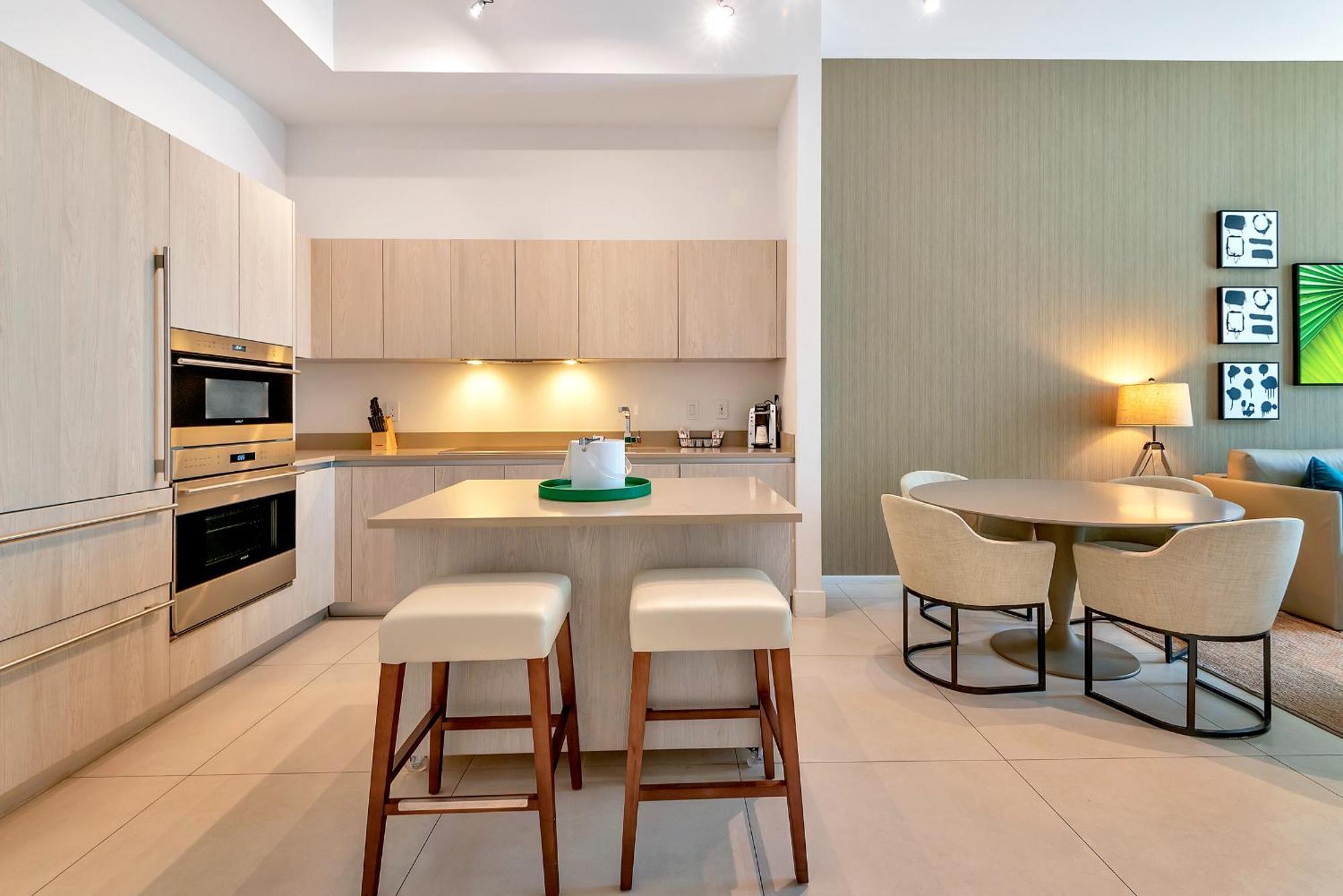 203-1Br/1Ba At The Beach Gem! Lux Amenities! Hollywood Eksteriør billede