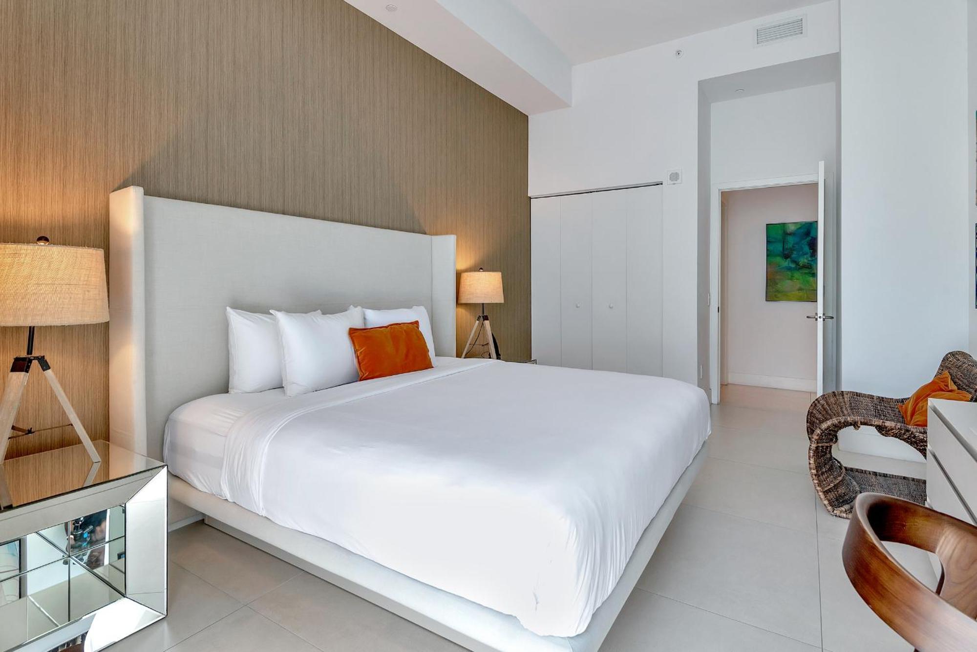 203-1Br/1Ba At The Beach Gem! Lux Amenities! Hollywood Eksteriør billede