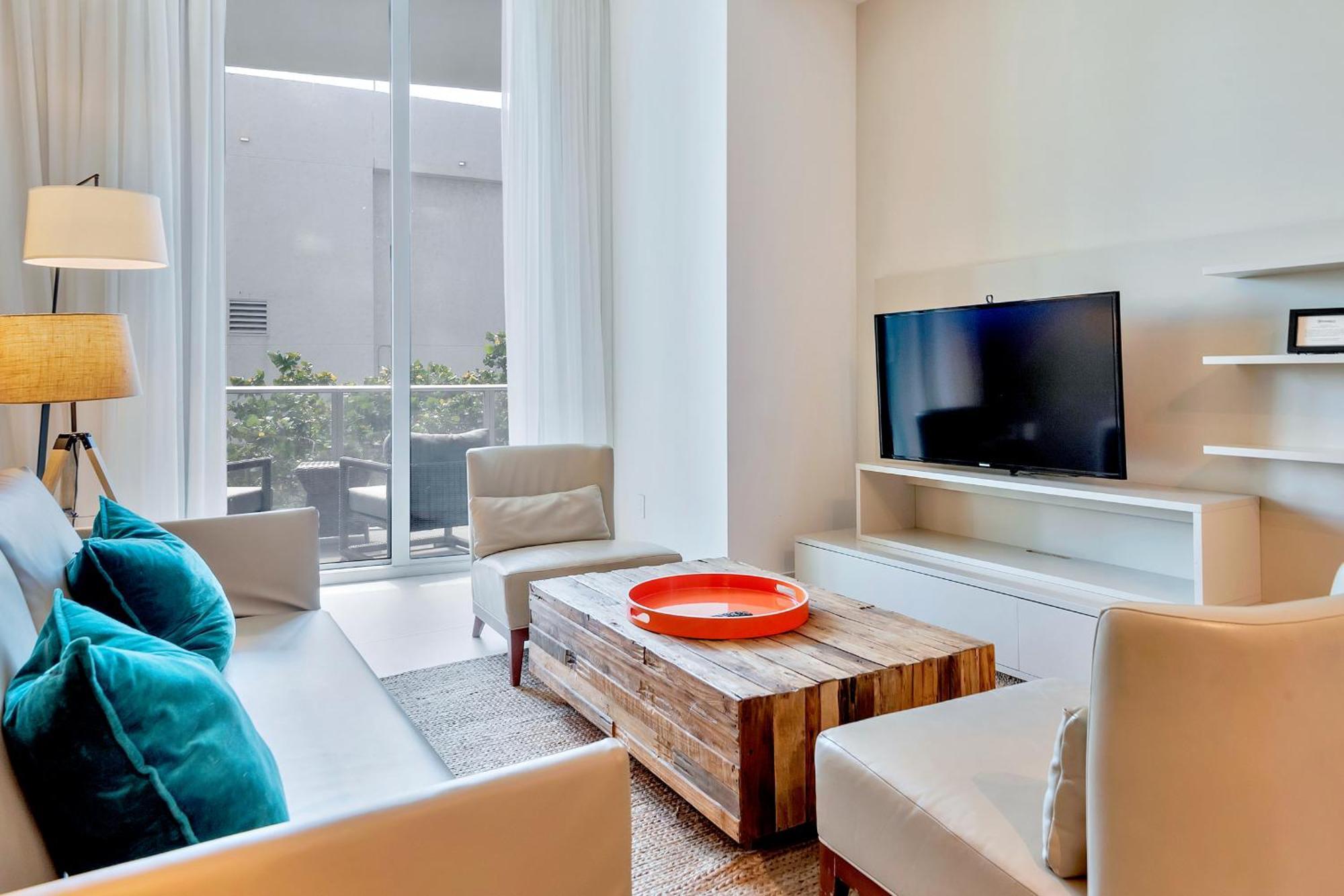 203-1Br/1Ba At The Beach Gem! Lux Amenities! Hollywood Eksteriør billede