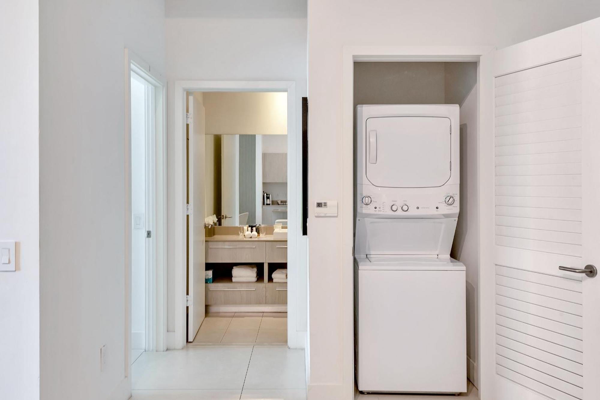 203-1Br/1Ba At The Beach Gem! Lux Amenities! Hollywood Eksteriør billede