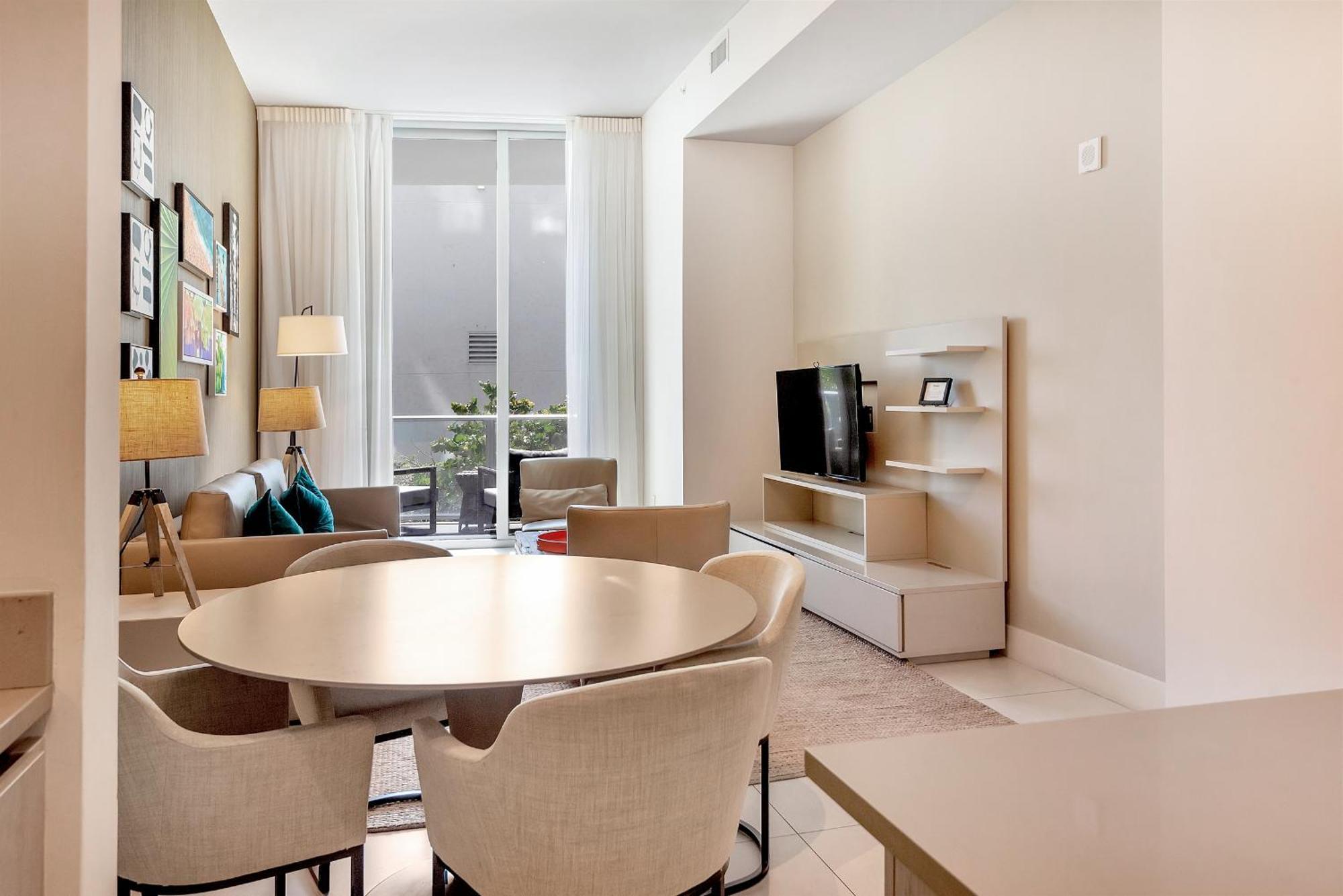 203-1Br/1Ba At The Beach Gem! Lux Amenities! Hollywood Eksteriør billede