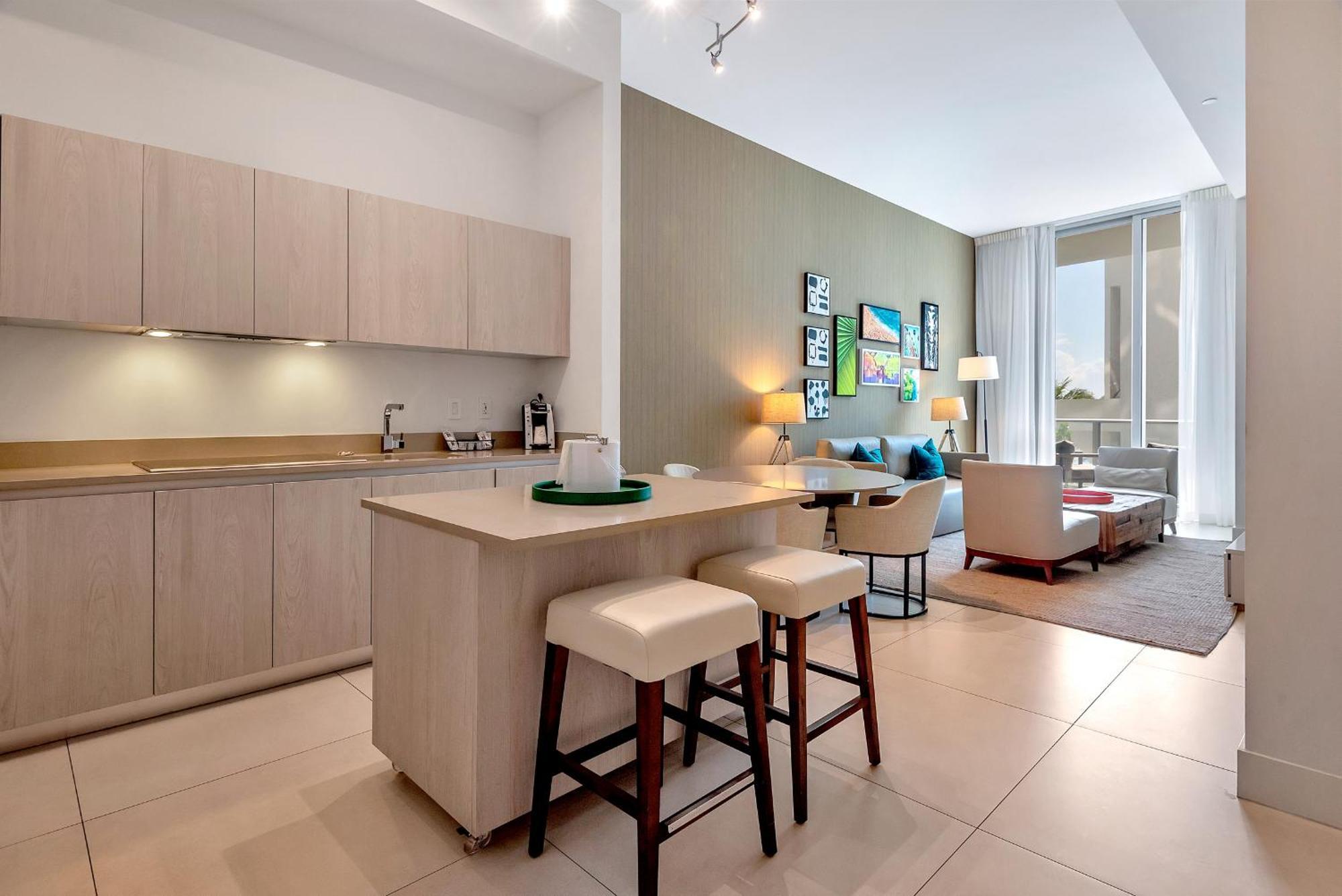 203-1Br/1Ba At The Beach Gem! Lux Amenities! Hollywood Eksteriør billede