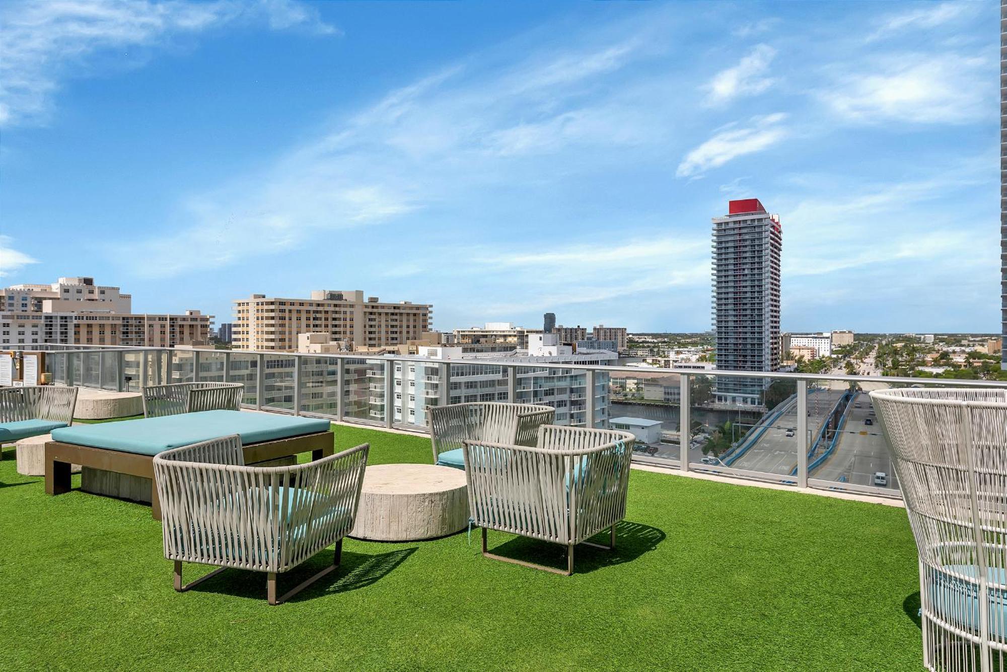 203-1Br/1Ba At The Beach Gem! Lux Amenities! Hollywood Eksteriør billede
